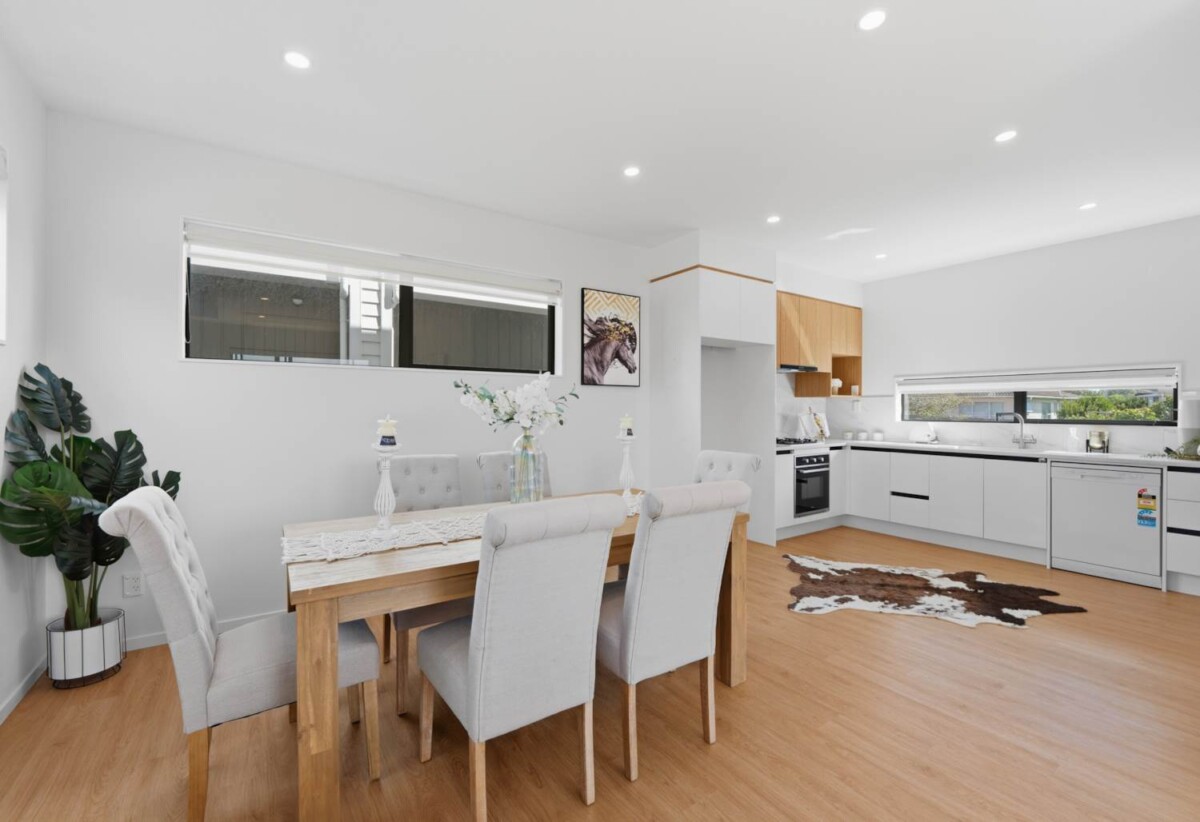 Fully fenced standalone 3 beds 2.5 baths house with 2 car parks, Remote-controlled blinds, Walking distance to local schools, kindergartens, parks, and Clendon Shopping Centre, 0.9 km to James Cook High School, 18A Minton Place, Manurewa, Auckland
