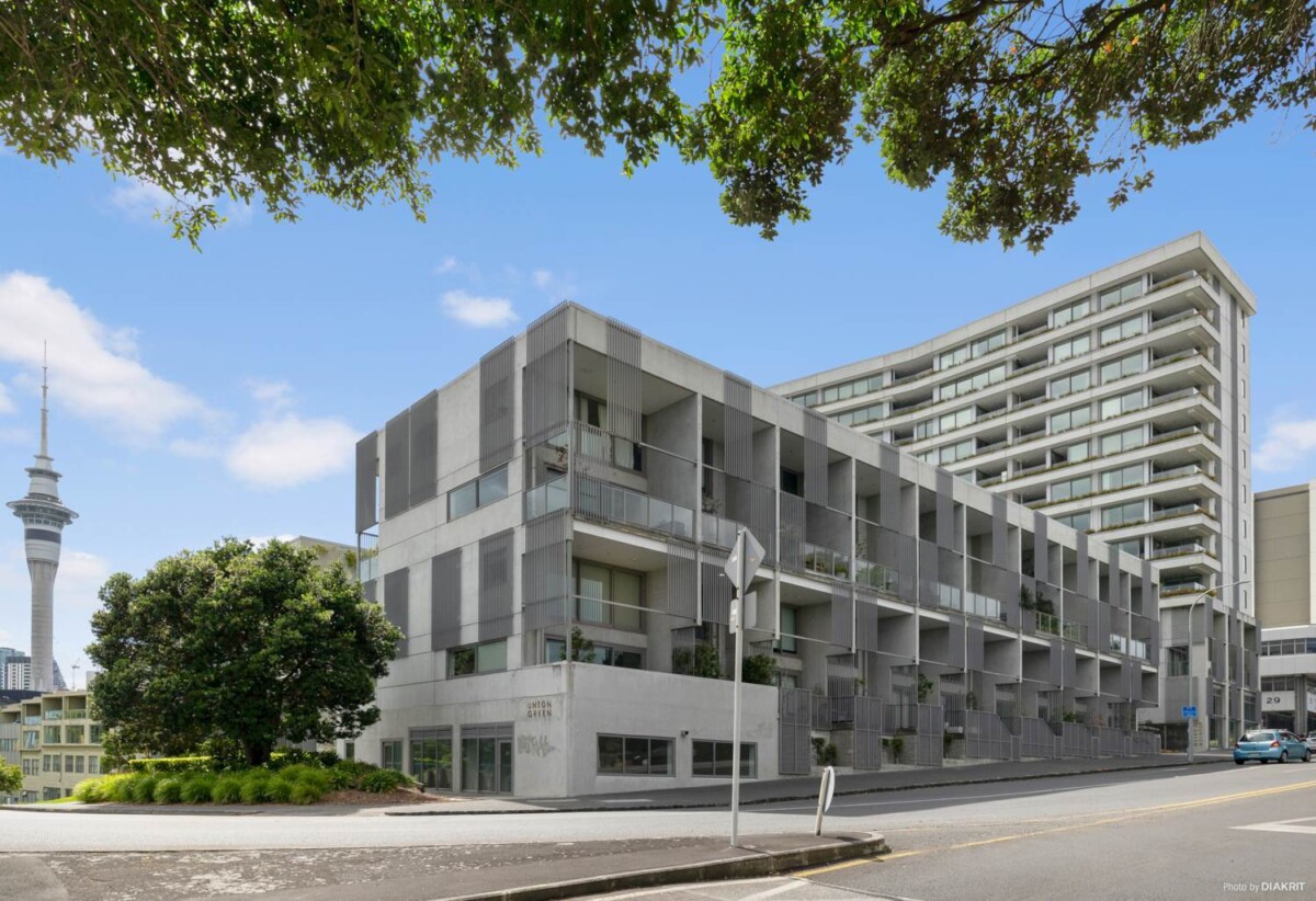 Auckland Girls’ Grammar School zone, Freehold 1 bed 1 bath apartment, 42sqm internal floor area plus a spacious balcony, Dedicated storage locke, Pet-friendly building, 804/45 Union Street, City Centre, Auckland