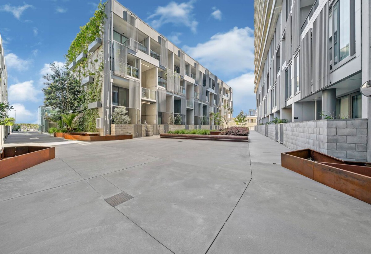 Auckland Girls’ Grammar School zone, Freehold 1 bed 1 bath apartment, 42sqm internal floor area plus a spacious balcony, Dedicated storage locke, Pet-friendly building, 804/45 Union Street, City Centre, Auckland