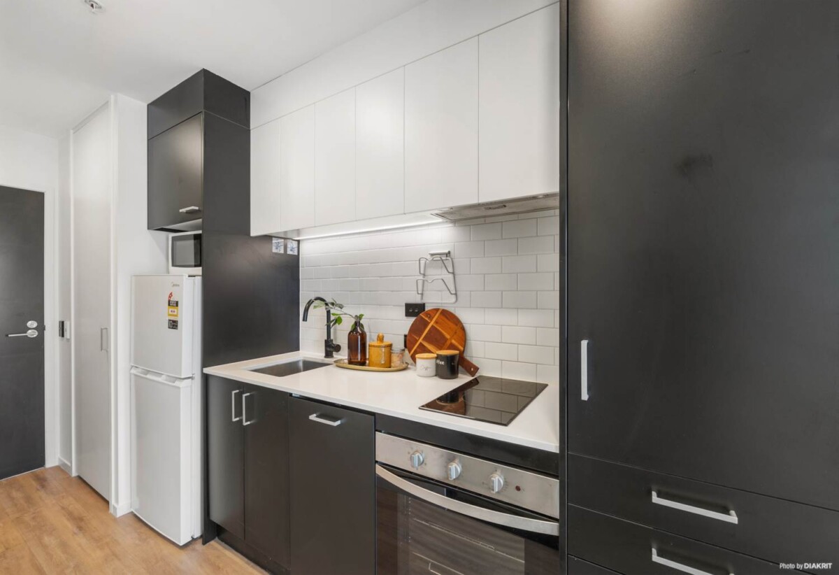 Auckland Girls’ Grammar School zone, Freehold 1 bed 1 bath apartment, 35sqm plus a spacious balcony, Fully furniture package is included, move-in ready, 306/106 Vincent Street, City Centre, Auckland