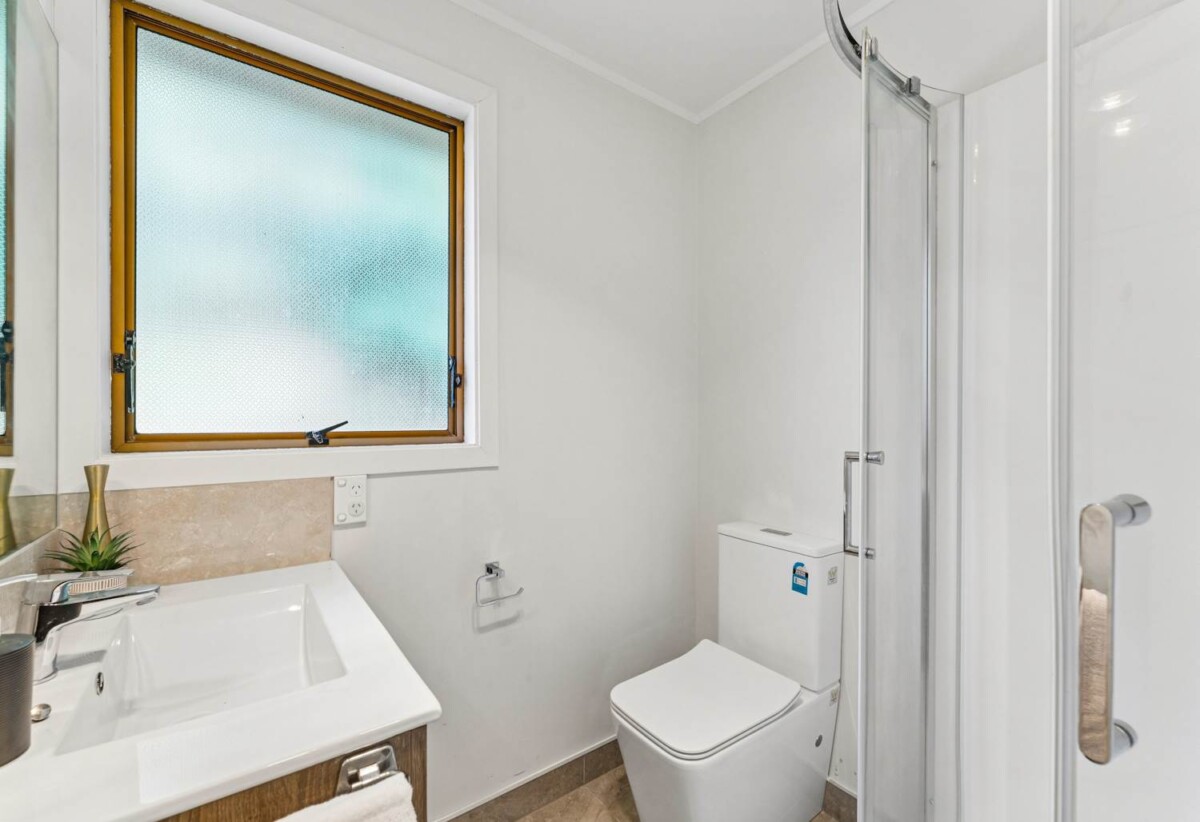 3 beds 1 bath house with garage on 929m2 section, nearby reserves, playgrounds, local shops, schools, daycare centres, and a community centre, only a few minutes’ drive to Glenfield Mall, 0.6 km to Bayview School, 22 Bonito Place, Bayview, Auckland