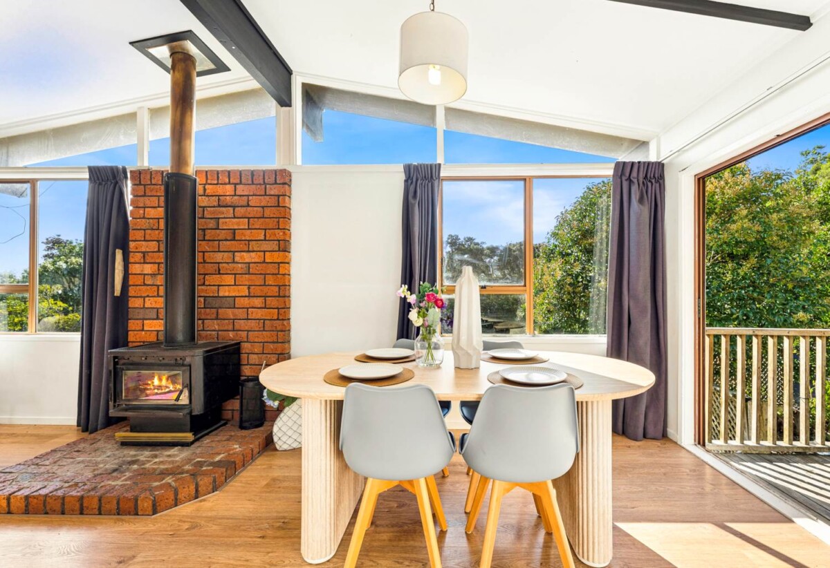 3 beds 1 bath house with garage on 929m2 section, nearby reserves, playgrounds, local shops, schools, daycare centres, and a community centre, only a few minutes’ drive to Glenfield Mall, 0.6 km to Bayview School, 22 Bonito Place, Bayview, Auckland