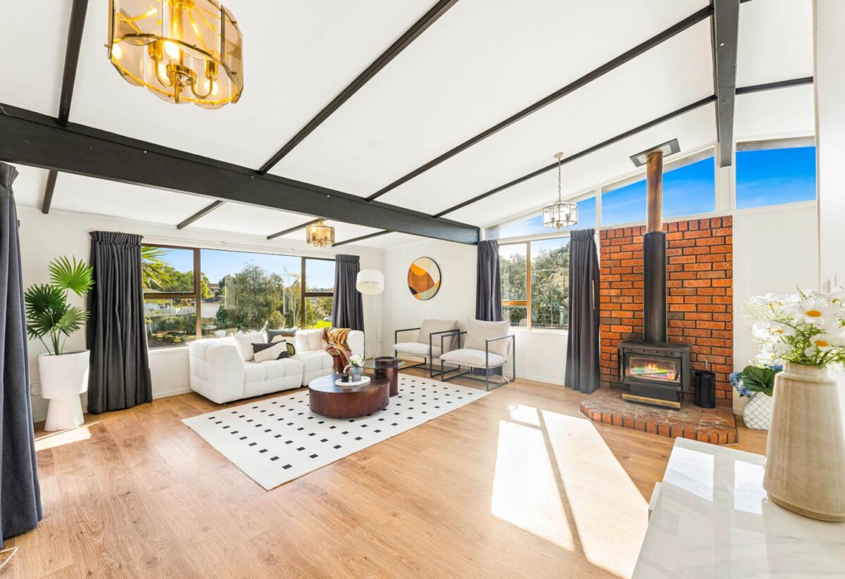3 beds 1 bath house with garage on 929m2 section, nearby reserves, playgrounds, local shops, schools, daycare centres, and a community centre, only a few minutes’ drive to Glenfield Mall, 0.6 km to Bayview School, 22 Bonito Place, Bayview, Auckland