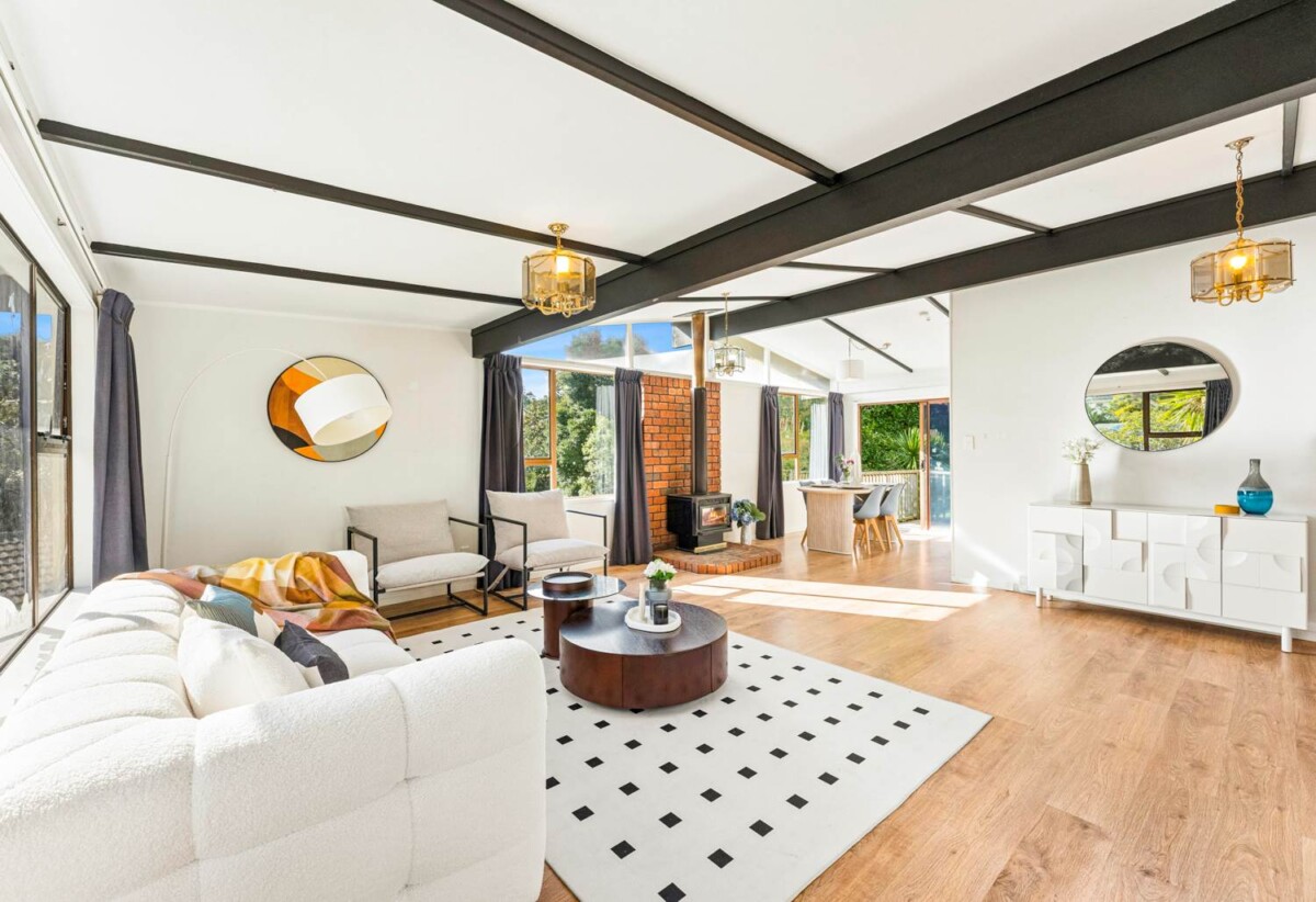 3 beds 1 bath house with garage on 929m2 section, nearby reserves, playgrounds, local shops, schools, daycare centres, and a community centre, only a few minutes’ drive to Glenfield Mall, 0.6 km to Bayview School, 22 Bonito Place, Bayview, Auckland