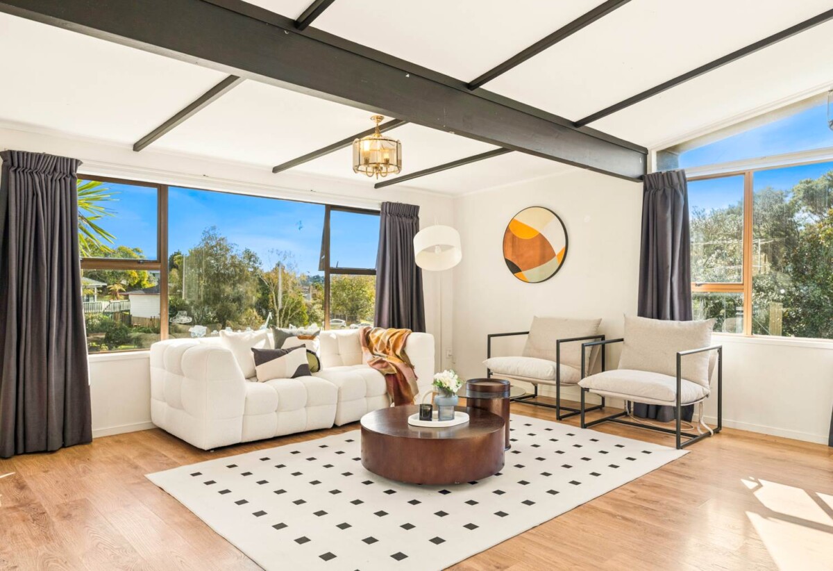 3 beds 1 bath house with garage on 929m2 section, nearby reserves, playgrounds, local shops, schools, daycare centres, and a community centre, only a few minutes’ drive to Glenfield Mall, 0.6 km to Bayview School, 22 Bonito Place, Bayview, Auckland