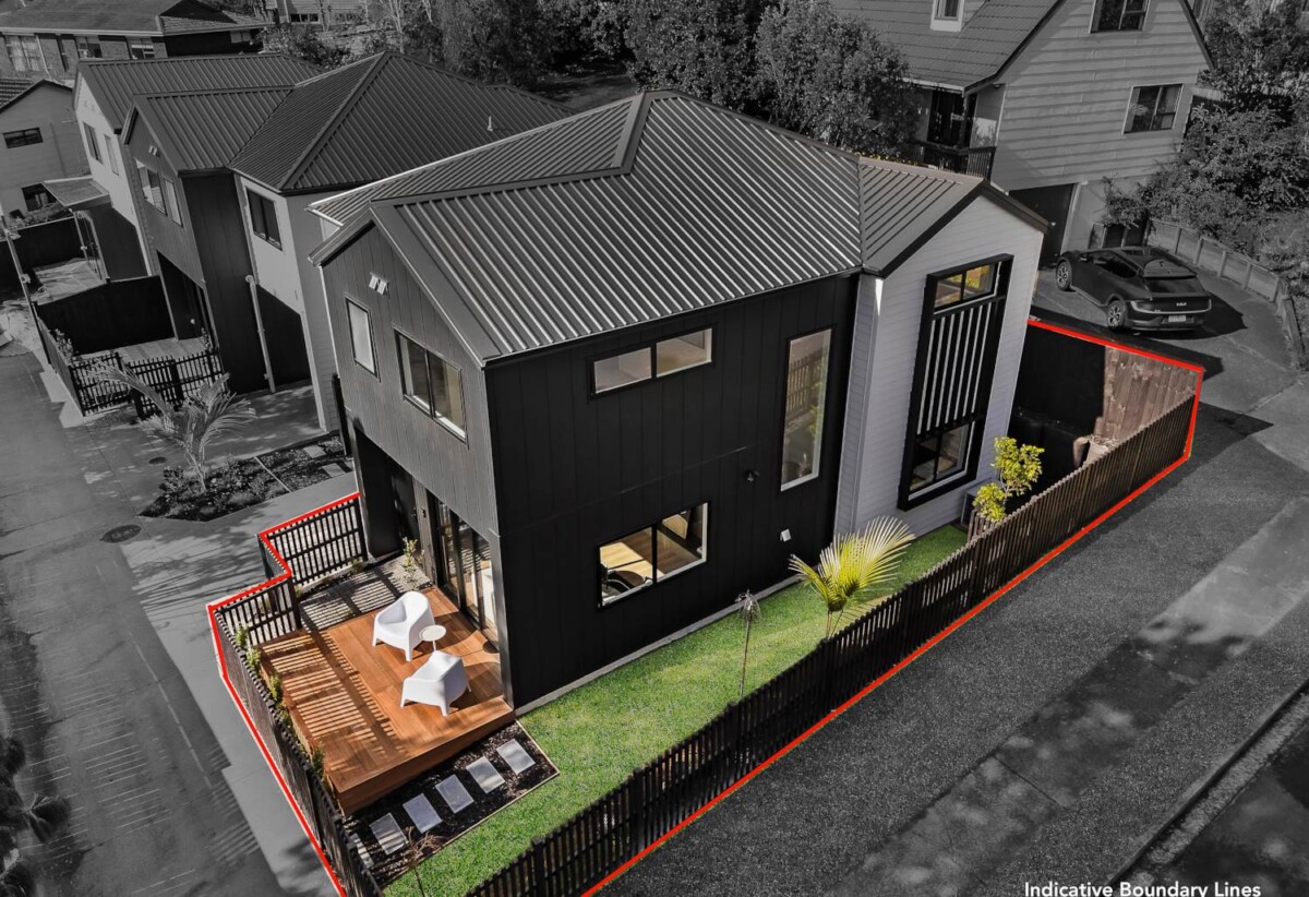 Rangitoto College zone, 10-Year Build Guarantee, Brandnew 5 beds 2.5 baths house with garage, zoned for Pinehill School, Northcross Intermediate, Murrays Bay Intermediate, and Rangitoto College, just minutes from local beaches, cafés, shops, schools, 3A Kallista Place, Browns Bay, Auckland