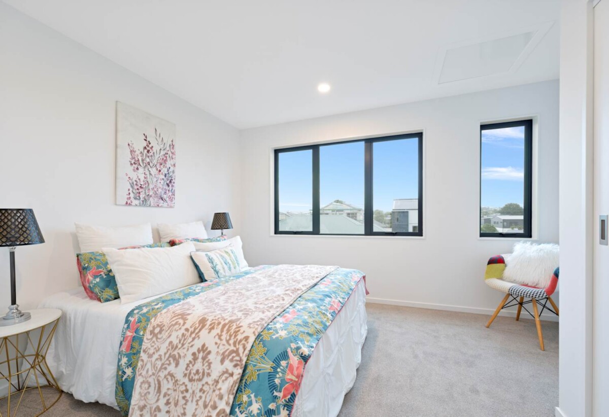 3 beds + study 2.5 baths home, 1 bed 1 bath 1 living room ground floor, close to schools, shops, supermarket, parks, motorway access, 0.2 km to Te Atatu Intermediate, 1/11 Hereford Street, Te Atatu Peninsula, Auckland