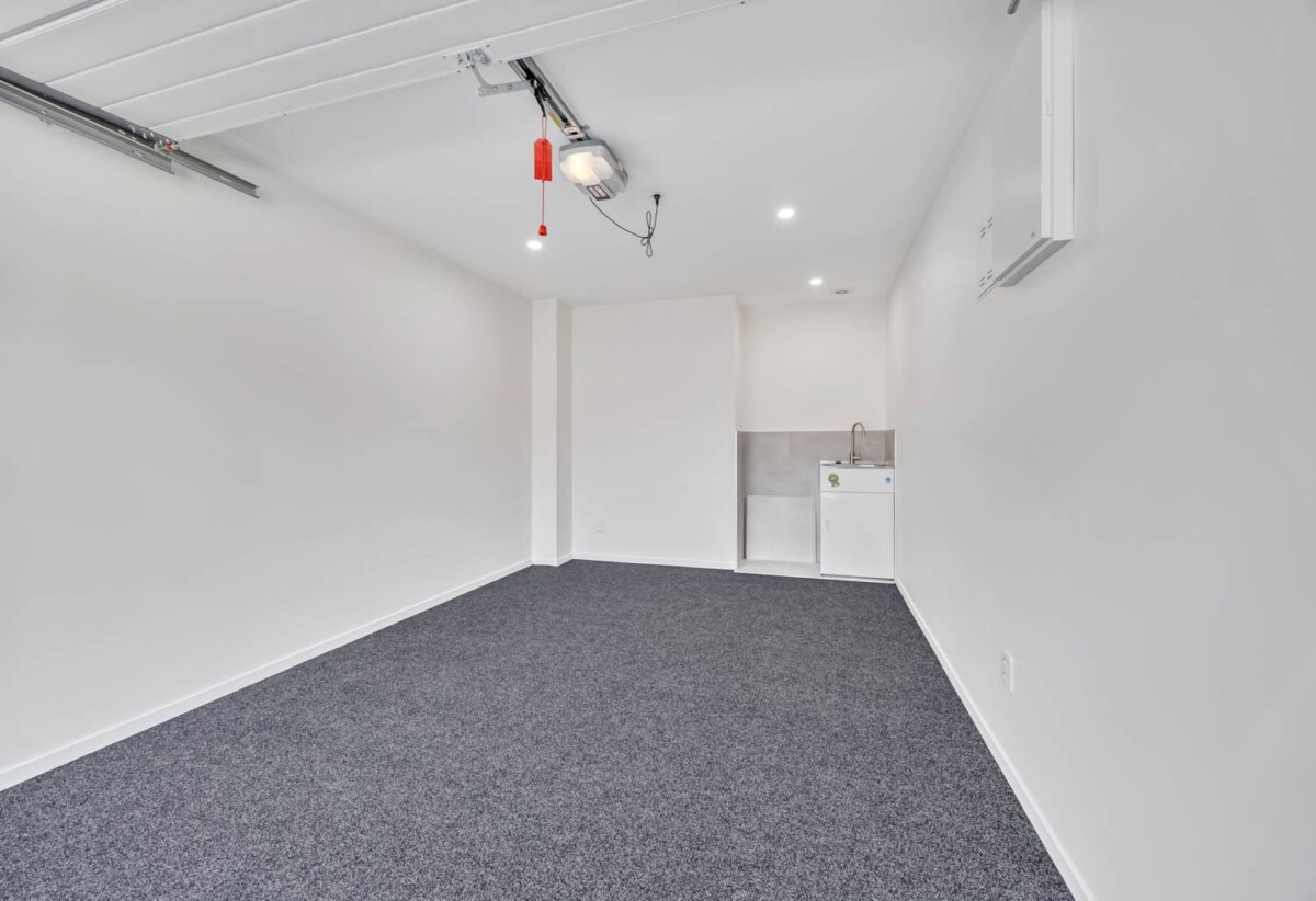 Master Builders 10-year Guarantee, Brandnew 4 beds 3.5 baths home with garage, move-in ready, 1 ensuite ground floor, close to shopping centres, schools, golf club, 0.3 km to Botany Downs School, 7C Maroubra Place, Botany Downs, Auckland