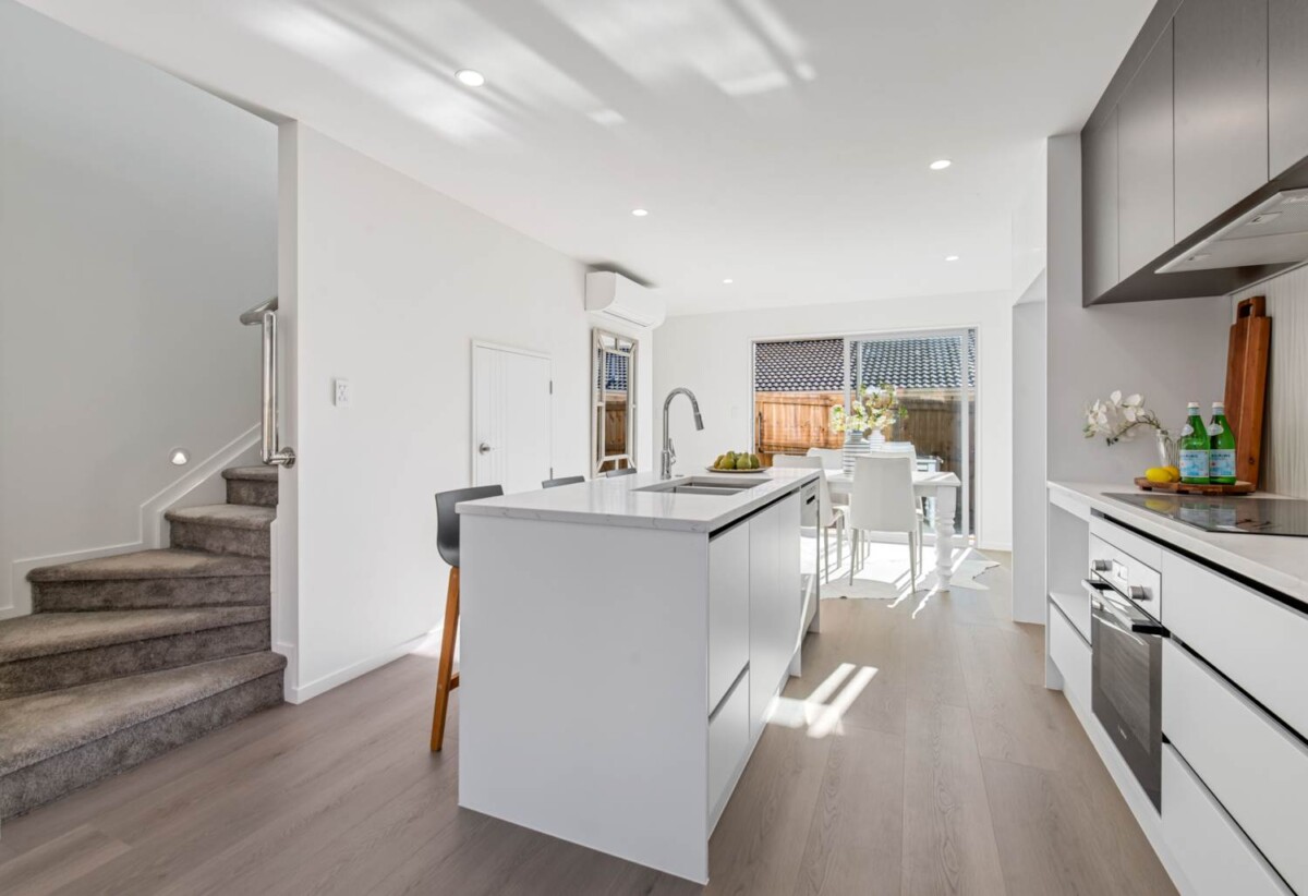Master Builders 10-year Guarantee, Brandnew 4 beds 3.5 baths home with garage, move-in ready, 1 ensuite ground floor, close to shopping centres, schools, golf club, 0.3 km to Botany Downs School, 7C Maroubra Place, Botany Downs, Auckland
