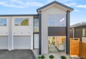 Brandnew 4 beds 3.5 baths home with garage, 1 ensuite ground floor, close to shopping centres, schools, golf club, 0.3 km to Botany Downs School, 7B,7C & 7D Maroubra Place, Botany Downs, Auckland