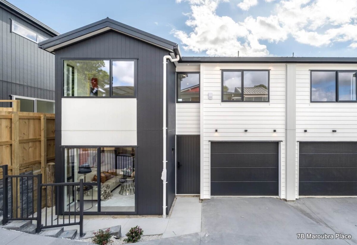 Brandnew 4 beds 3.5 baths home with garage, 1 ensuite ground floor, close to shopping centres, schools, golf club, 0.3 km to Botany Downs School, 7D Maroubra Place, Botany Downs, Auckland