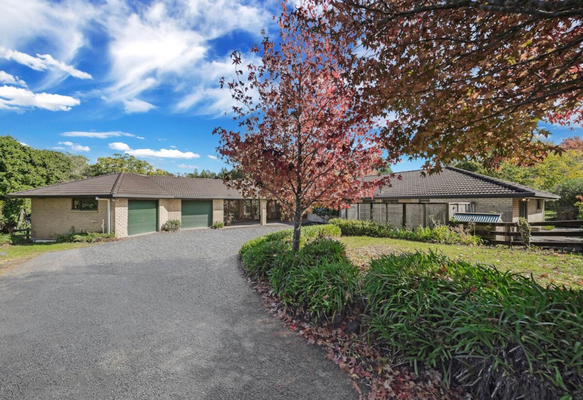 Botany Downs Secondary College zone, Once in 10 years, 370m2 5 beds 2 baths house with double garage on 2.2765ha land, 3.5 km to Somerville Intermediate School, 60 Potts Road, Whitford, Auckland