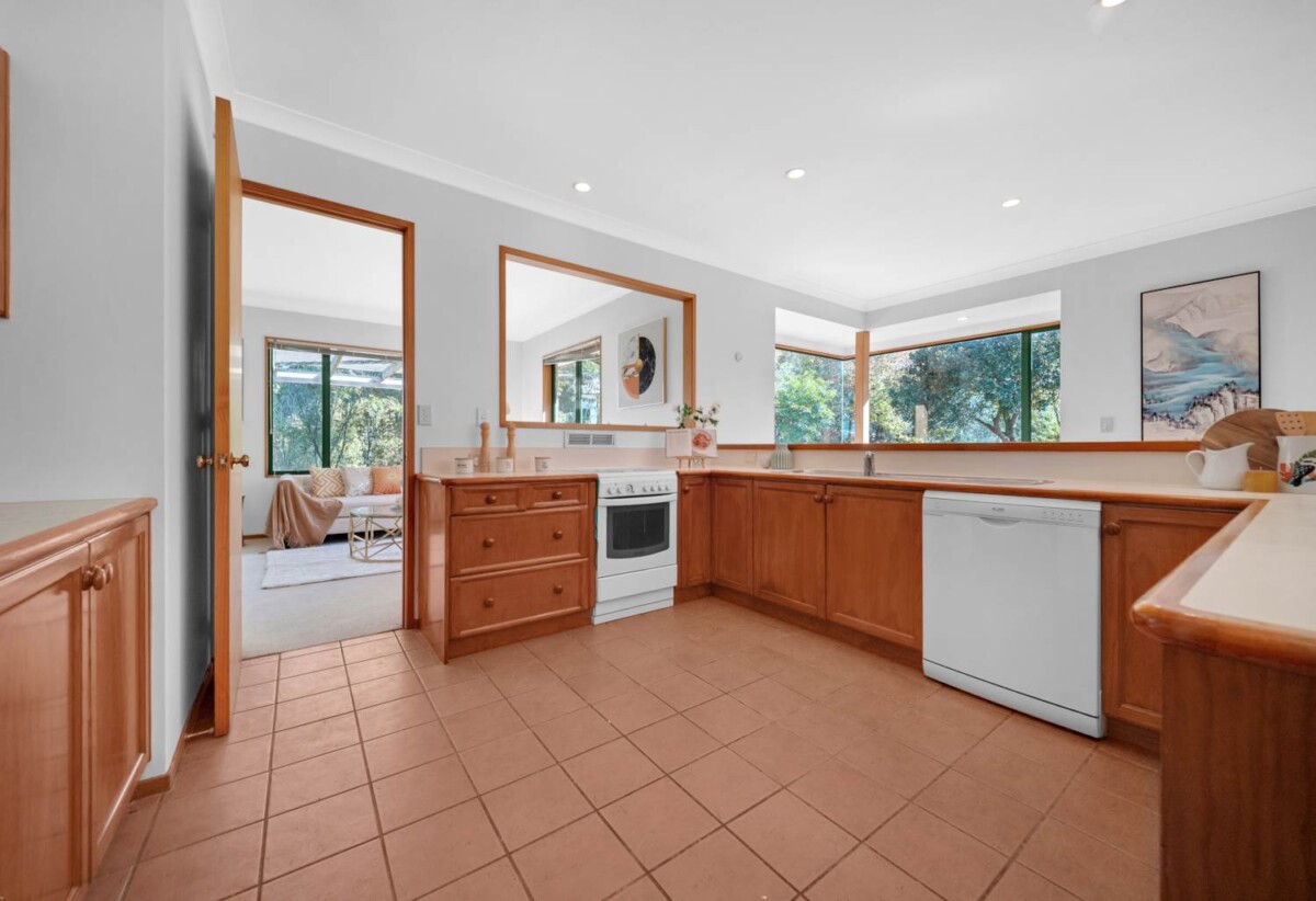 Botany Downs Secondary College zone, Once in 10 years, 370m2 5 beds 2 baths house with double garage on 2.2765ha land, 3.5 km to Somerville Intermediate School, 60 Potts Road, Whitford, Auckland