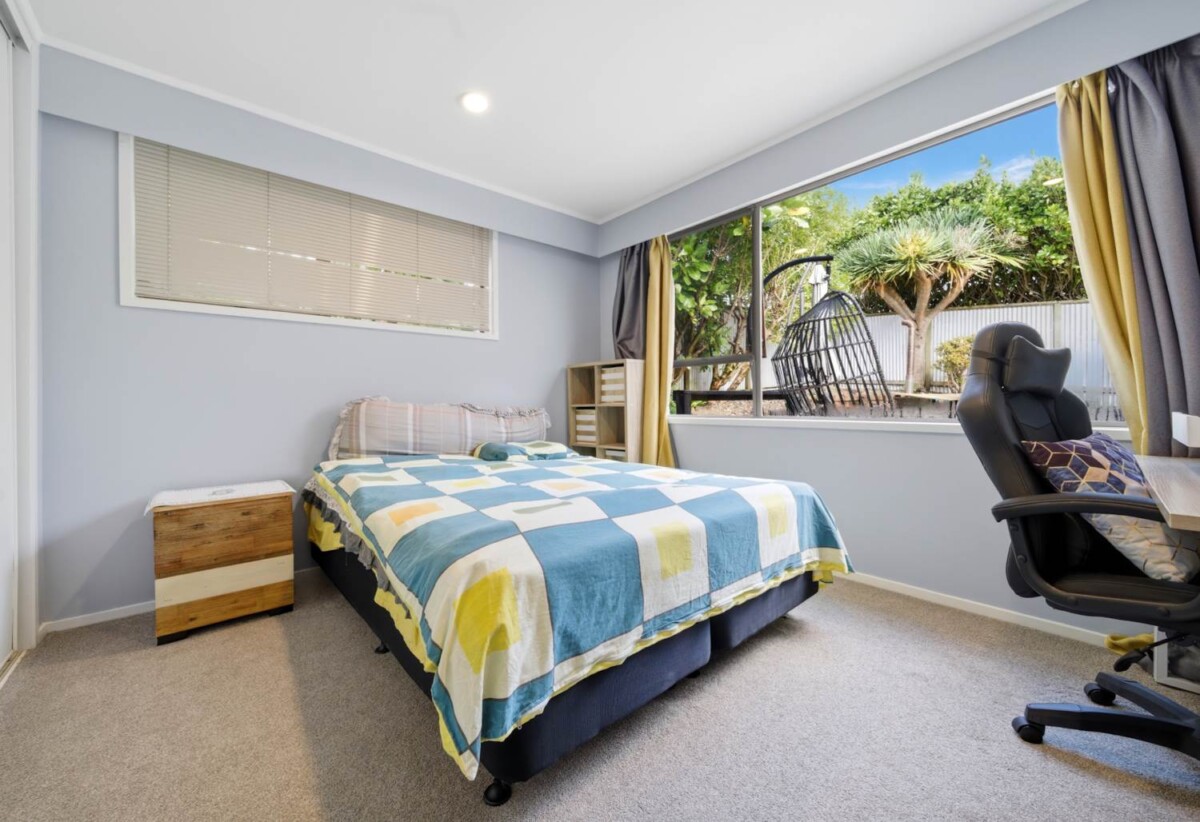 4 beds 3 baths house with double garage and swimming pool on 581m2 section, moments from schools, Albany Mall, motorway access, 0.2 km to Albany Junior High School, 319 Albany Highway, Albany, Auckland