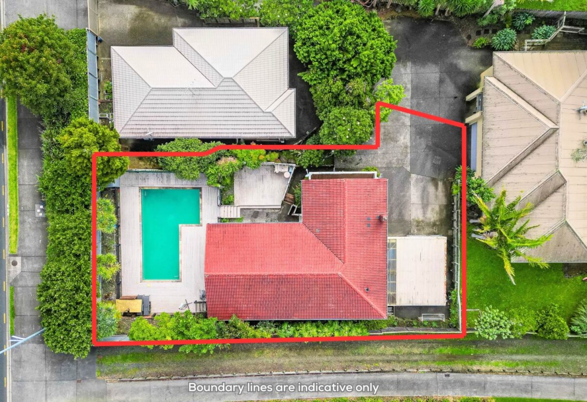 4 beds 3 baths house with double garage and swimming pool on 581m2 section, moments from schools, Albany Mall, motorway access, 0.2 km to Albany Junior High School, 319 Albany Highway, Albany, Auckland