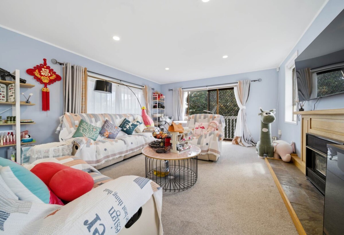 4 beds 3 baths house with double garage and swimming pool on 581m2 section, moments from schools, Albany Mall, motorway access, 0.2 km to Albany Junior High School, 319 Albany Highway, Albany, Auckland