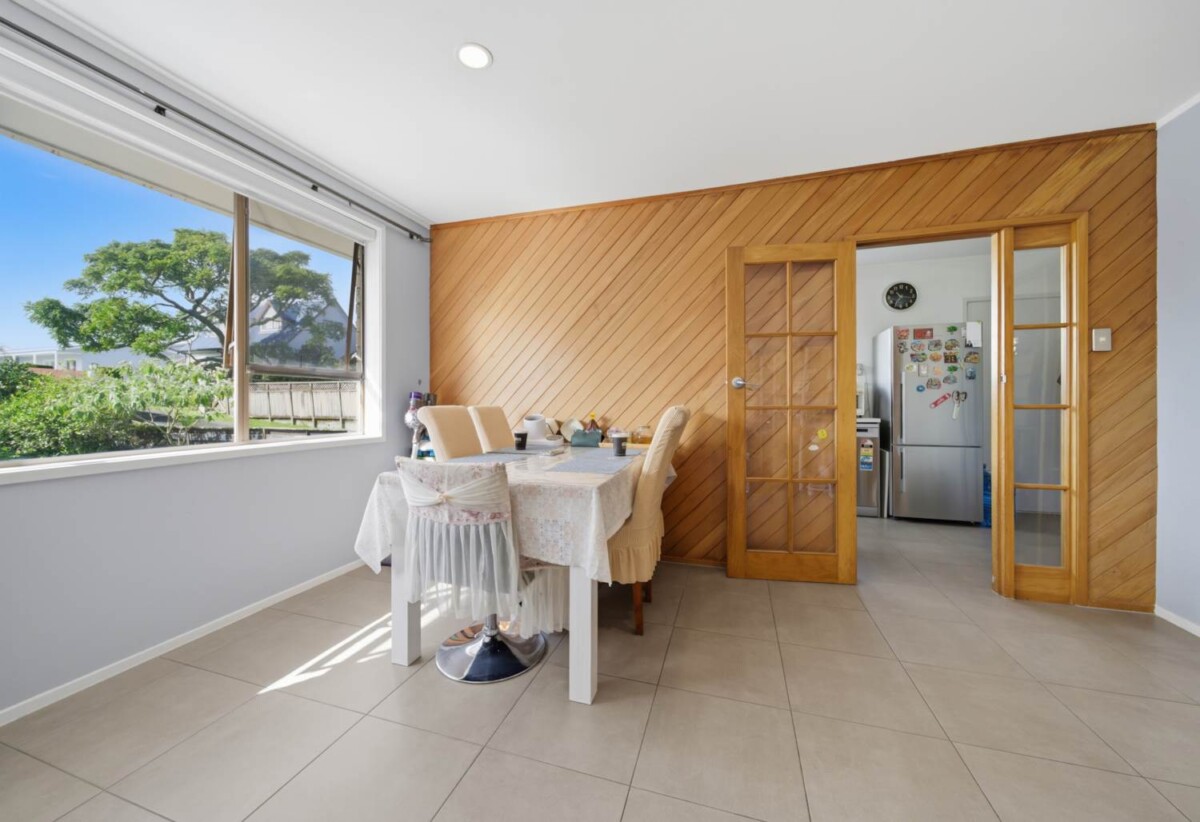4 beds 3 baths house with double garage and swimming pool on 581m2 section, moments from schools, Albany Mall, motorway access, 0.2 km to Albany Junior High School, 319 Albany Highway, Albany, Auckland