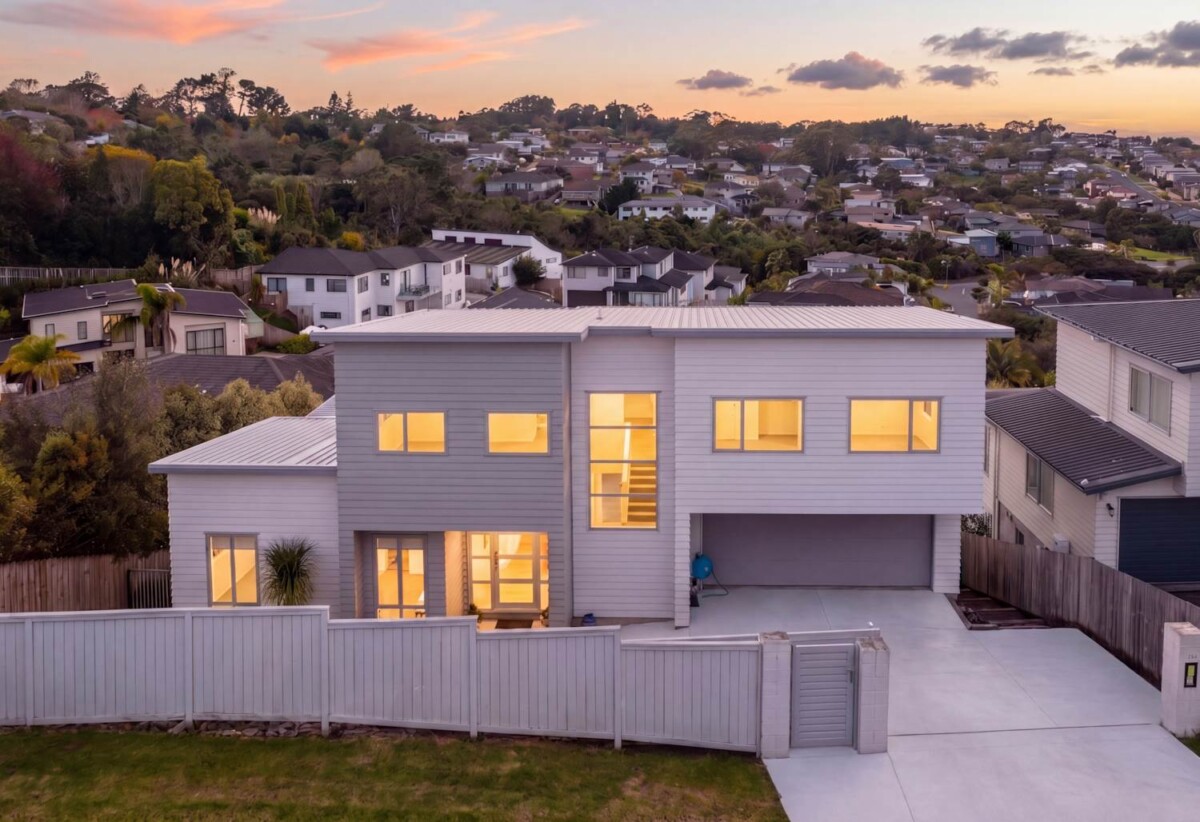 1Sea views, 5 beds 3.5 baths house with double garage on 600m2 section, over 50 m² of deck space, close to schools, Albany Mall, motorway access, 0.9 km to Oteha Valley School, 18 Fairview Avenue, Albany, Auckland