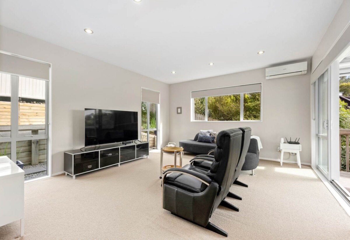 1Sea views, 5 beds 3.5 baths house with double garage on 600m2 section, over 50 m² of deck space, close to schools, Albany Mall, motorway access, 0.9 km to Oteha Valley School, 18 Fairview Avenue, Albany, Auckland