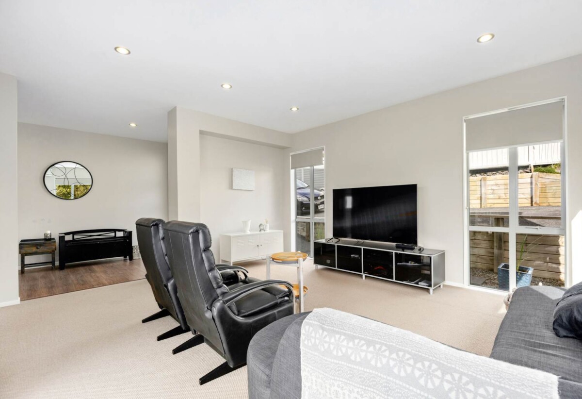 1Sea views, 5 beds 3.5 baths house with double garage on 600m2 section, over 50 m² of deck space, close to schools, Albany Mall, motorway access, 0.9 km to Oteha Valley School, 18 Fairview Avenue, Albany, Auckland
