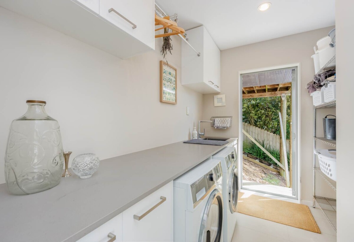 1Sea views, 5 beds 3.5 baths house with double garage on 600m2 section, over 50 m² of deck space, close to schools, Albany Mall, motorway access, 0.9 km to Oteha Valley School, 18 Fairview Avenue, Albany, Auckland