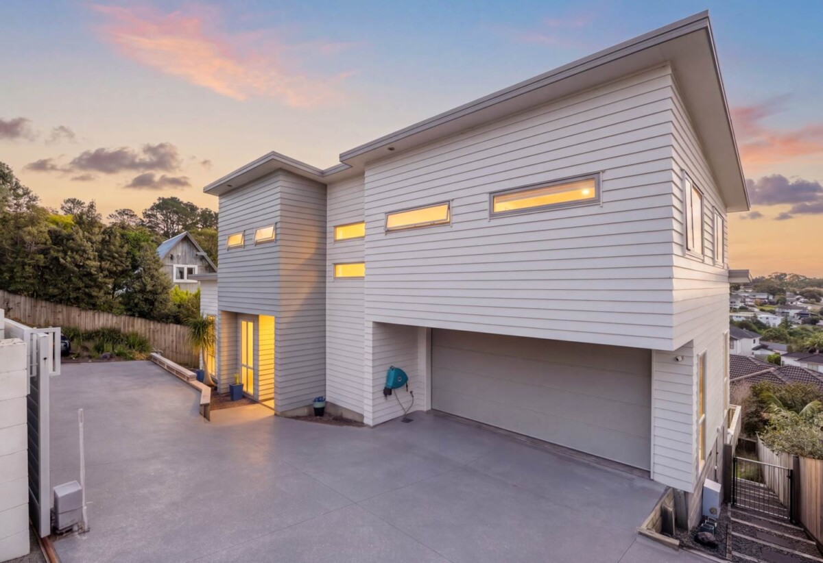 1Sea views, 5 beds 3.5 baths house with double garage on 600m2 section, over 50 m² of deck space, close to schools, Albany Mall, motorway access, 0.9 km to Oteha Valley School, 18 Fairview Avenue, Albany, Auckland