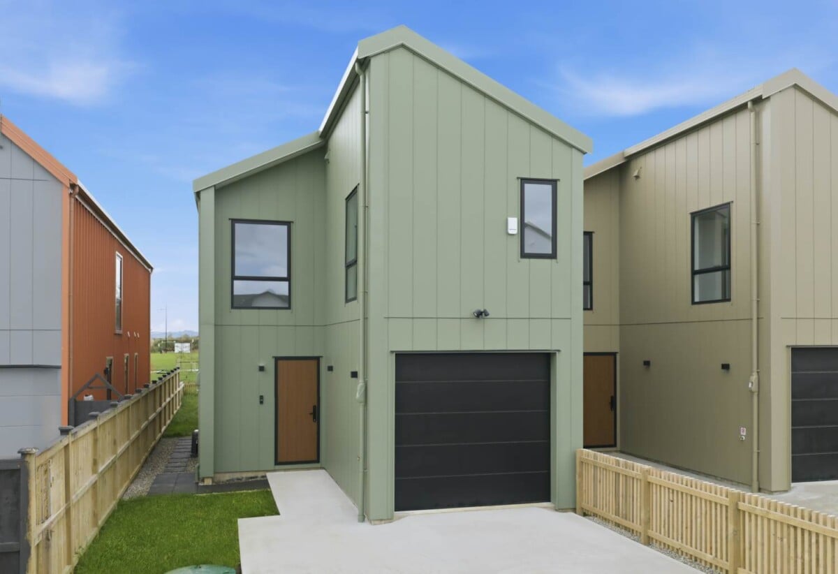 Brandnew standalone 4 beds 3.5 baths house with garage and deck on 247m2 section, Park already nearby – plus a new commercial area under construction, easy motorway access, 17 Karaka Village Parade, Karaka, Auckland
