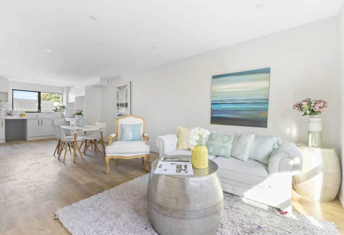 2 beds + study home with car park, close to schools, shopping centre, seaside reserve, 0.4 km to James Cook High School, 1 km to Manurewa Intermediate, 40E Friedlanders Road, Manurewa, Auckland