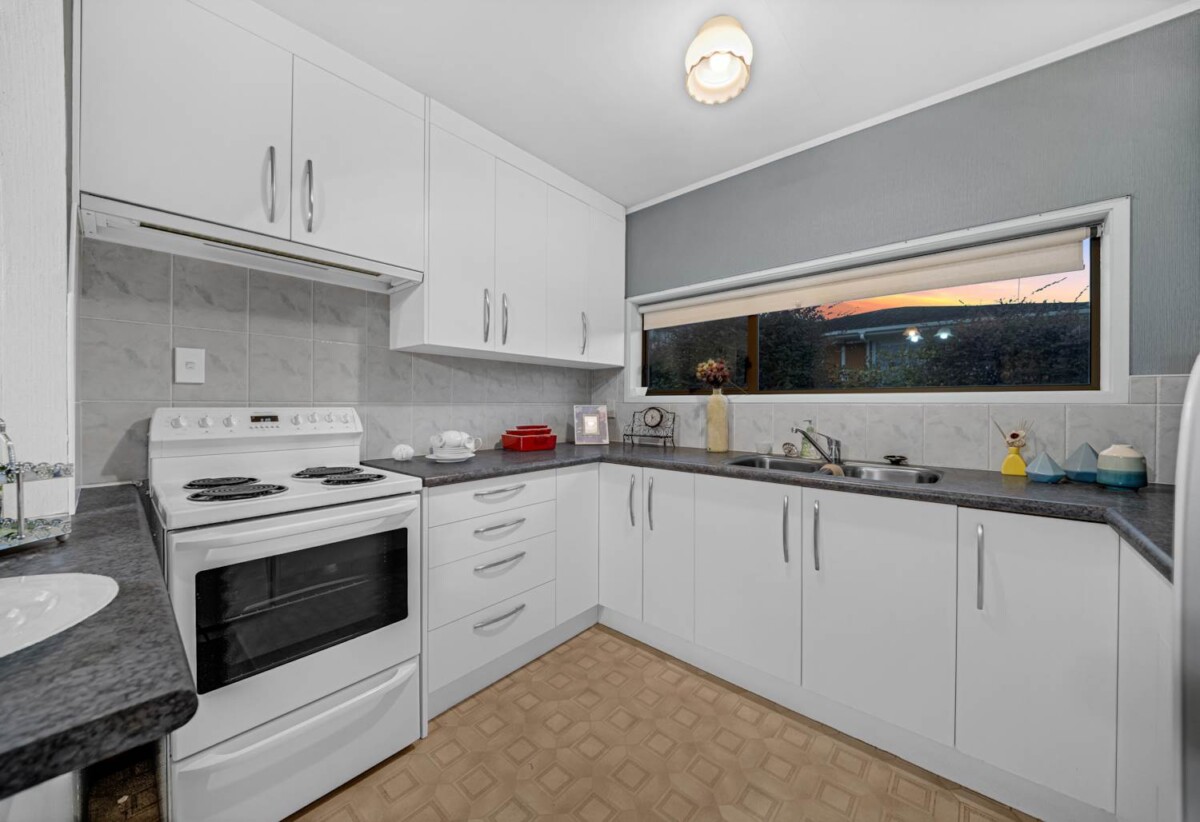 Must sell, Brick and tile 2 beds 1.5 baths home with garage and a private courtyard , Minutes’ walk to Highland Park Shopping Centre, local buses and Pakuranga College, 0.8 km to Pakuranga College, 6B Ballater Place, Highland Park, Auckland
