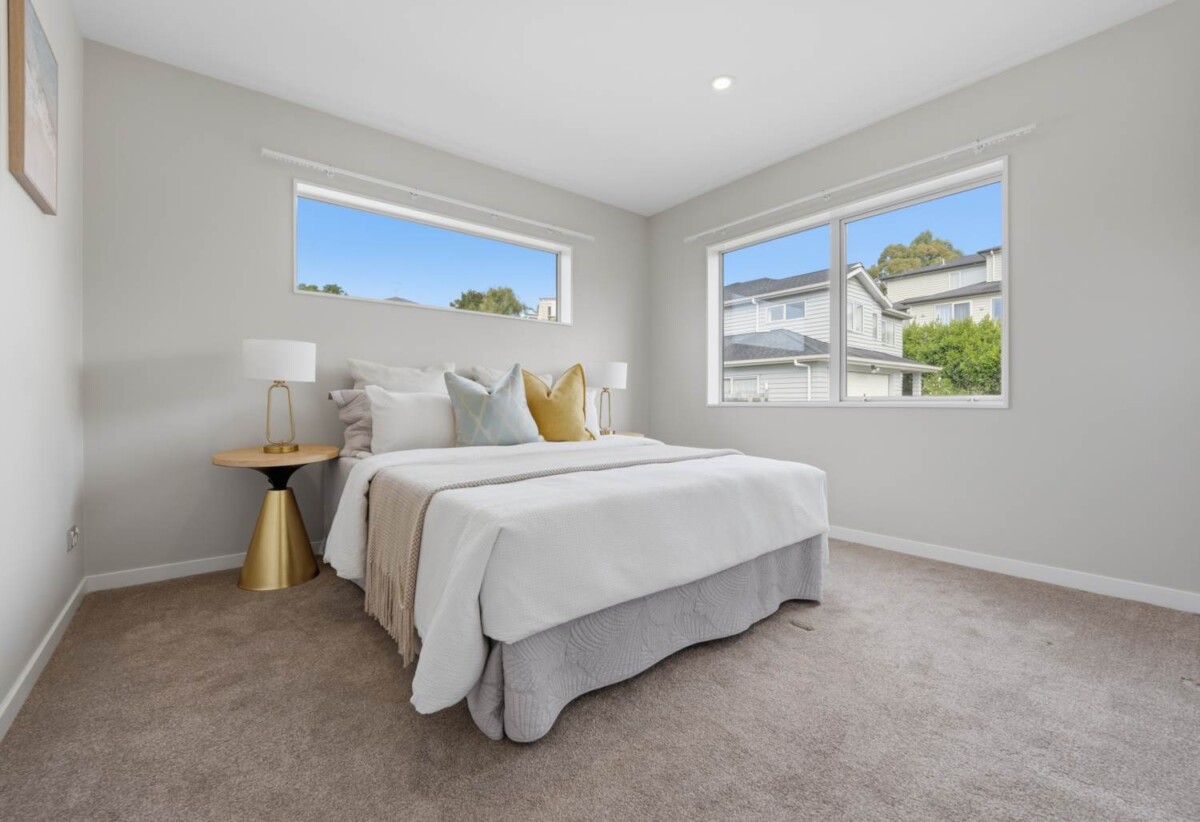 317m2 Standalone 6 beds 4.5 baths house with double garage on 562m2 section, easy access to motorway, close to park, Walking distance to Upper Harbour Primary School, zoned for Albany Junior High and Albany, 104 Admirals Court Drive, Greenhithe, Auckland