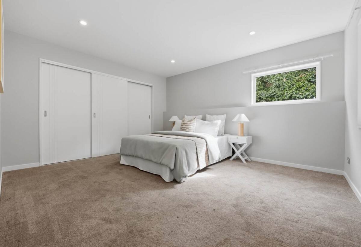 317m2 Standalone 6 beds 4.5 baths house with double garage on 562m2 section, easy access to motorway, close to park, Walking distance to Upper Harbour Primary School, zoned for Albany Junior High and Albany, 104 Admirals Court Drive, Greenhithe, Auckland