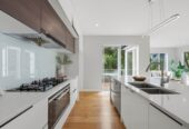 317m2 Standalone 6 beds 4.5 baths house with double garage on 562m2 section, easy access to motorway, close to park, Walking distance to Upper Harbour Primary School, zoned for Albany Junior High and Albany, 104 Admirals Court Drive, Greenhithe, Auckland