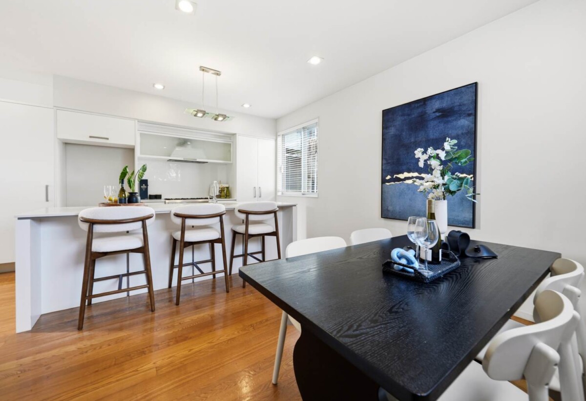 Must sell, Double Grammar school zone, Built-in lift, 4 beds (2 ensuites) 3 baths home with double garage, 1 ensuite ground floor, Zoned for Royal Oak Primary School, Auckland Normal Intermediate, Epsom Girls Grammar School and Auckland Grammar School, 510B Manukau Road, Epsom, Auckland