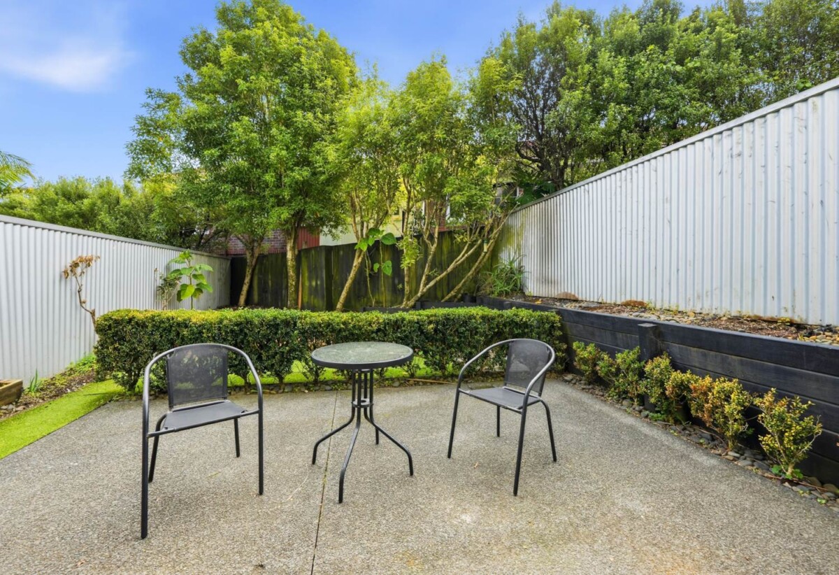 Must sell, Double Grammar school zone, Built-in lift, 4 beds (2 ensuites) 3 baths home with double garage, 1 ensuite ground floor, Zoned for Royal Oak Primary School, Auckland Normal Intermediate, Epsom Girls Grammar School and Auckland Grammar School, 510B Manukau Road, Epsom, Auckland