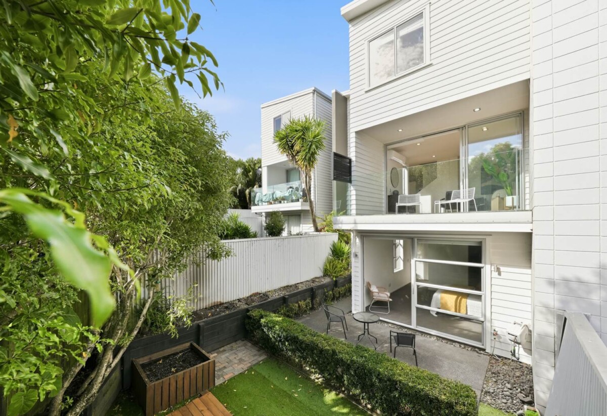 Must sell, Double Grammar school zone, Built-in lift, 4 beds (2 ensuites) 3 baths home with double garage, 1 ensuite ground floor, Zoned for Royal Oak Primary School, Auckland Normal Intermediate, Epsom Girls Grammar School and Auckland Grammar School, 510B Manukau Road, Epsom, Auckland