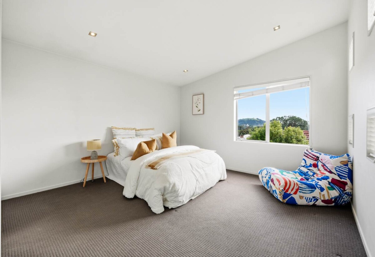Must sell, Double Grammar school zone, Built-in lift, 4 beds (2 ensuites) 3 baths home with double garage, 1 ensuite ground floor, Zoned for Royal Oak Primary School, Auckland Normal Intermediate, Epsom Girls Grammar School and Auckland Grammar School, 510B Manukau Road, Epsom, Auckland