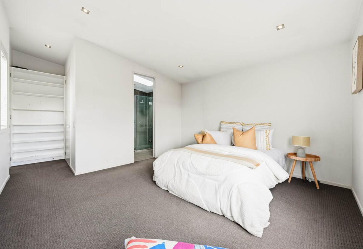 Must sell, Double Grammar school zone, Built-in lift, 4 beds (2 ensuites) 3 baths home with double garage, 1 ensuite ground floor, Zoned for Royal Oak Primary School, Auckland Normal Intermediate, Epsom Girls Grammar School and Auckland Grammar School, 510B Manukau Road, Epsom, Auckland