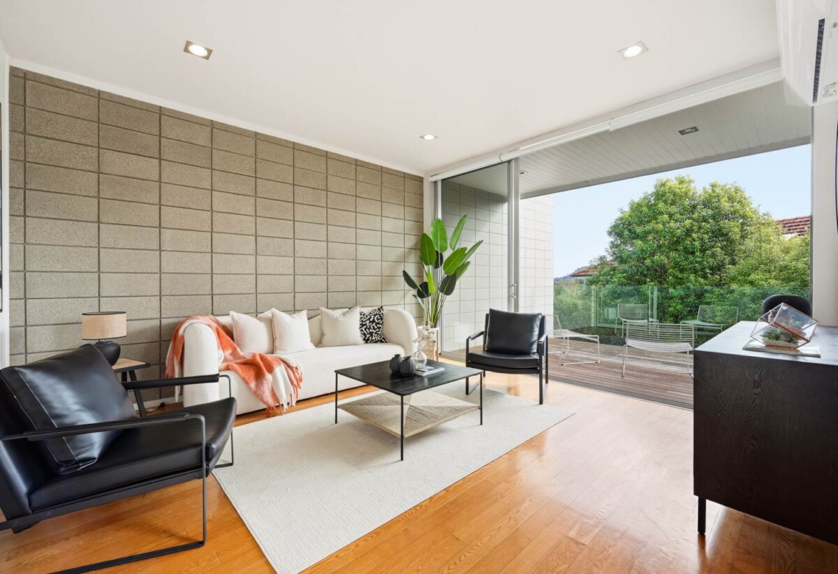 Must sell, Double Grammar school zone, Built-in lift, 4 beds (2 ensuites) 3 baths home with double garage, 1 ensuite ground floor, Zoned for Royal Oak Primary School, Auckland Normal Intermediate, Epsom Girls Grammar School and Auckland Grammar School, 510B Manukau Road, Epsom, Auckland