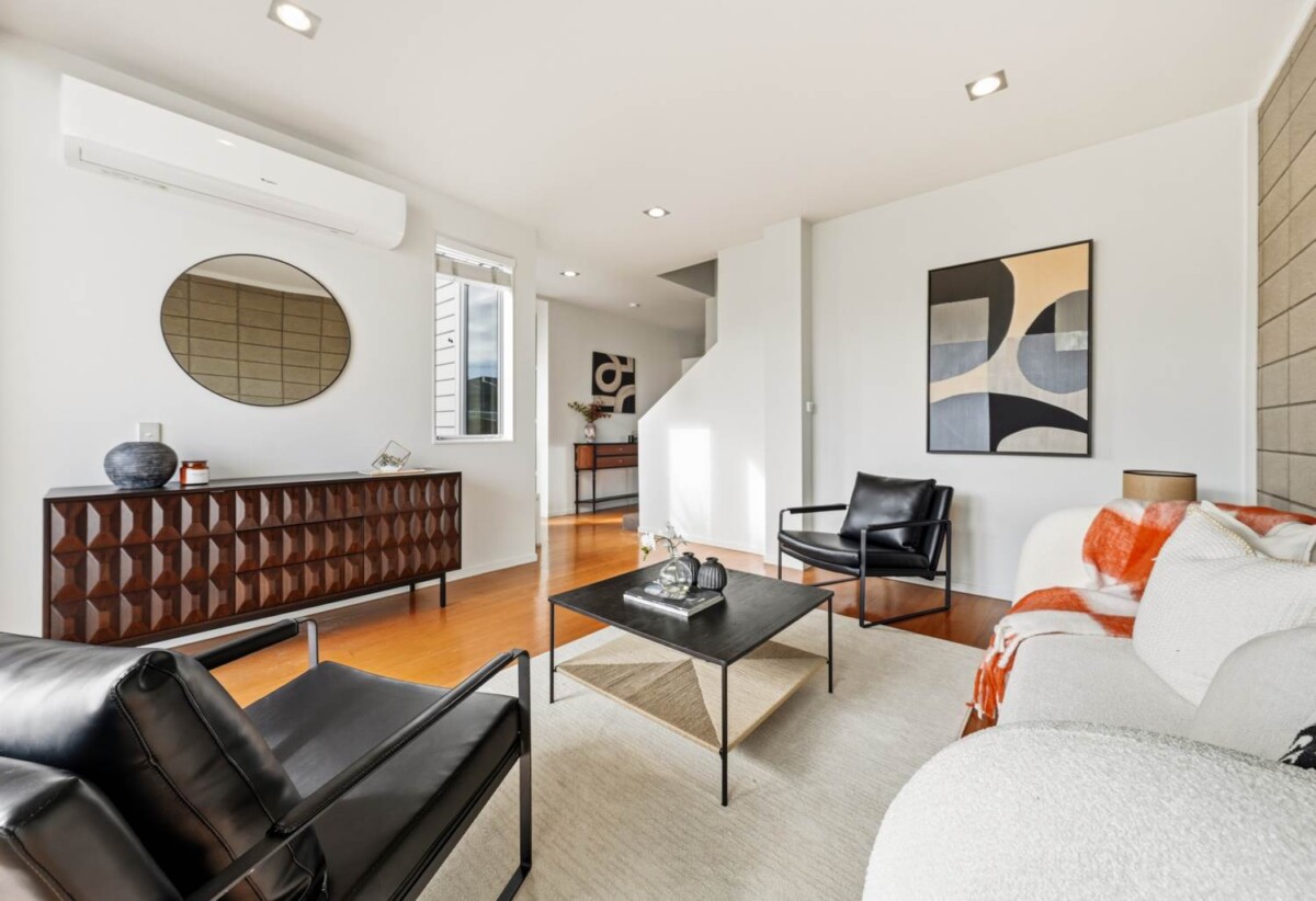 Must sell, Double Grammar school zone, Built-in lift, 4 beds (2 ensuites) 3 baths home with double garage, 1 ensuite ground floor, Zoned for Royal Oak Primary School, Auckland Normal Intermediate, Epsom Girls Grammar School and Auckland Grammar School, 510B Manukau Road, Epsom, Auckland