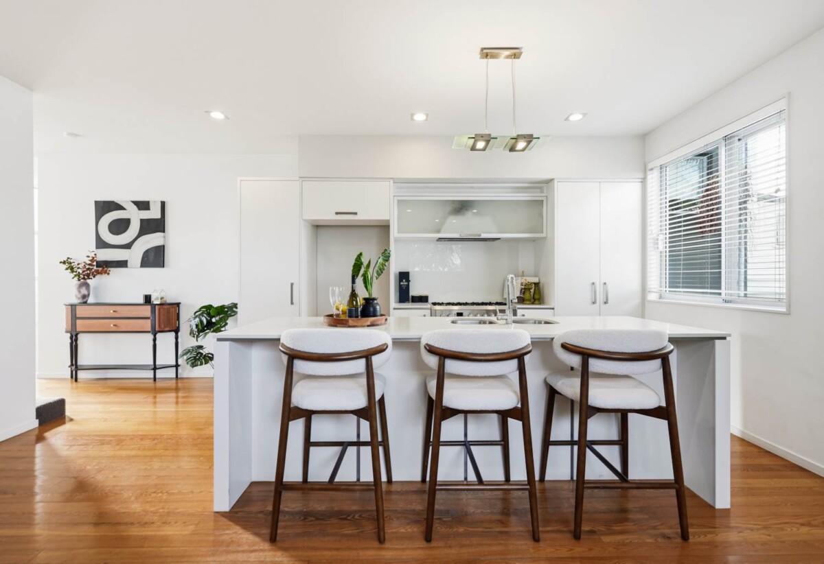 Must sell, Double Grammar school zone, Built-in lift, 4 beds (2 ensuites) 3 baths home with double garage, 1 ensuite ground floor, Zoned for Royal Oak Primary School, Auckland Normal Intermediate, Epsom Girls Grammar School and Auckland Grammar School, 510B Manukau Road, Epsom, Auckland