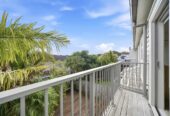 Must sell, Rangitoto College zone, 3 beds 1.5 bath home with garage, move-in ready, minutes to schools, Albany Mall, motorway access, 0.7 km to Oteha Valley School, 4/78 Fernhill Way, Oteha, Auckland