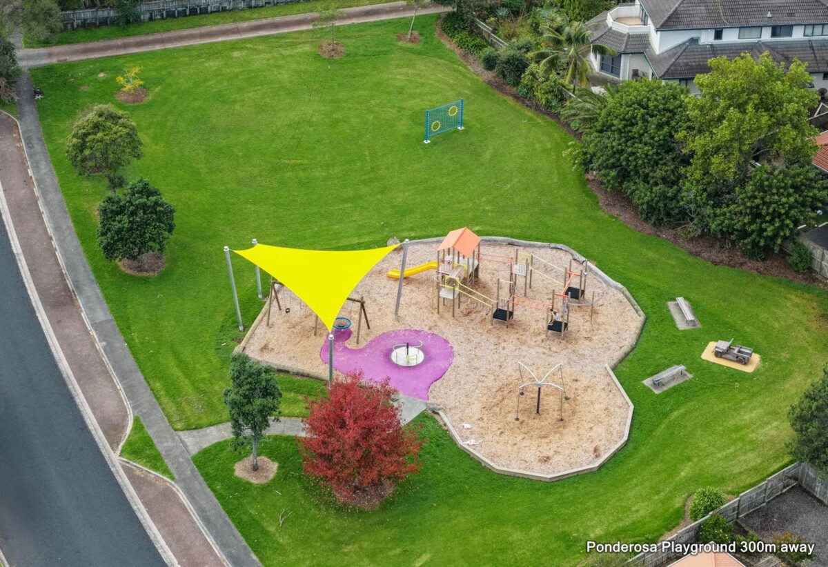 Must sell, Rangitoto College zone, 3 beds 1.5 bath home with garage, move-in ready, minutes to schools, Albany Mall, motorway access, 0.7 km to Oteha Valley School, 4/78 Fernhill Way, Oteha, Auckland