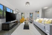 160m2 Brick and tile 3 beds 2 baths house with double garage on 470m2 section, close to schools, shopping centres, motorway access, 0.5 km to Chapel Downs School, 18 Sambrooke Crescent, Flat Bush, Auckland