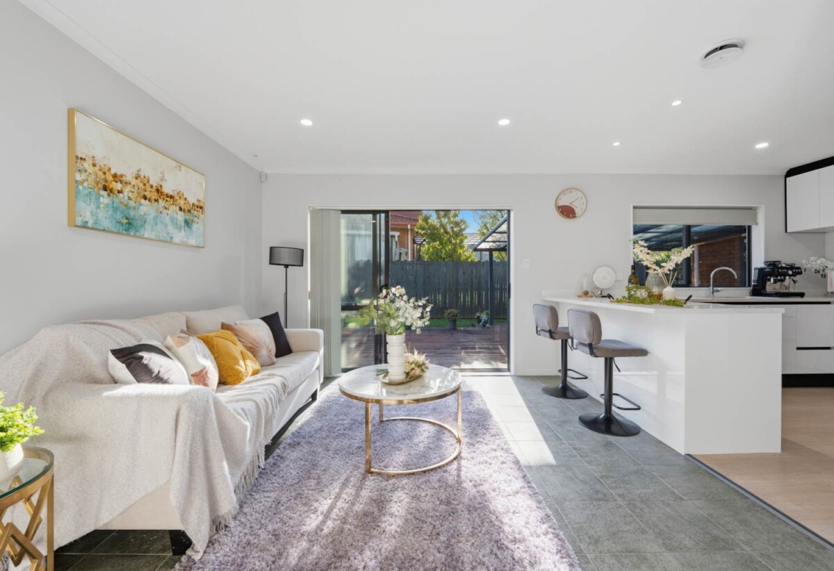 160m2 Brick and tile 3 beds 2 baths house with double garage on 470m2 section, close to schools, shopping centres, motorway access, 0.5 km to Chapel Downs School, 18 Sambrooke Crescent, Flat Bush, Auckland