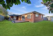 160m2 Brick and tile 3 beds 2 baths house with double garage on 470m2 section, close to schools, shopping centres, motorway access, 0.5 km to Chapel Downs School, 18 Sambrooke Crescent, Flat Bush, Auckland