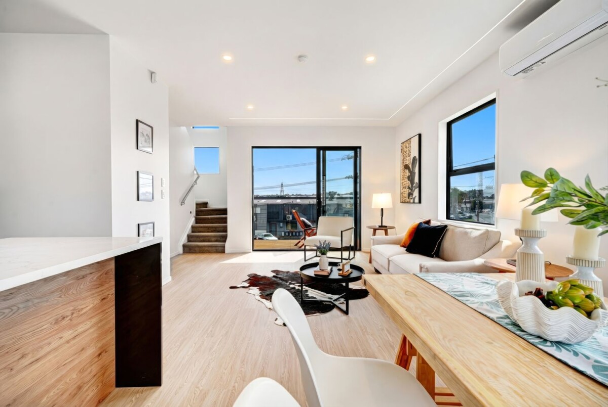 Brandnew 4 beds 2.5 baths home with garage, just a short stroll from LynnMall Shopping Centre, New Lynn Train Station, 1/16 Binsted Road, New Lynn, Auckland