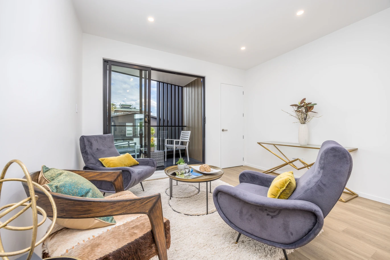 Overseas Buyers Welcome, Double Westlake schools zone, Brandnew freehold 3 beds 2.5 baths home with car park and a ground-floor commercial space, close to schools, shops, beach, park, motorway access, zoned for Takapuna Primary School, Westlake Girls High School, Westlake Boys High School and Takapuna Grammar School, Lot 3/54 Taharoto Road, Takapuna, Auckland