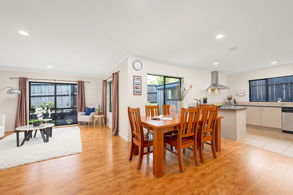 Once in 20 years, Owner downsizing, 240m2 5 beds 3.5baths house with double garage on 512m2 section, within walking distance to local schools, including zoning for both Summerland Primary and Western Heights School. With Henderson and Lincoln Road amenities just a short drive away, 48 Basra Drive, Henderson, Auckland