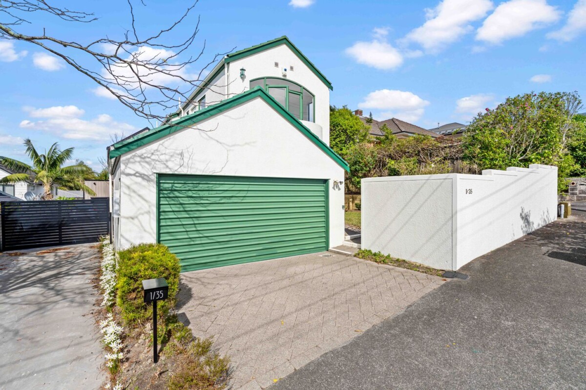 Vendors cashing out, Double Grammar School zone, 185m2 4 beds 2.5 baths house with double garage on 263m2 section, zoned for Auckland Grammar and Epsom Girls Grammar school, Victoria Avenue School and Baradene College are both within an easy 5-7 minute walk, moments from Remuera Village, 1/35 Sonia Avenue, Remuera, Auckland