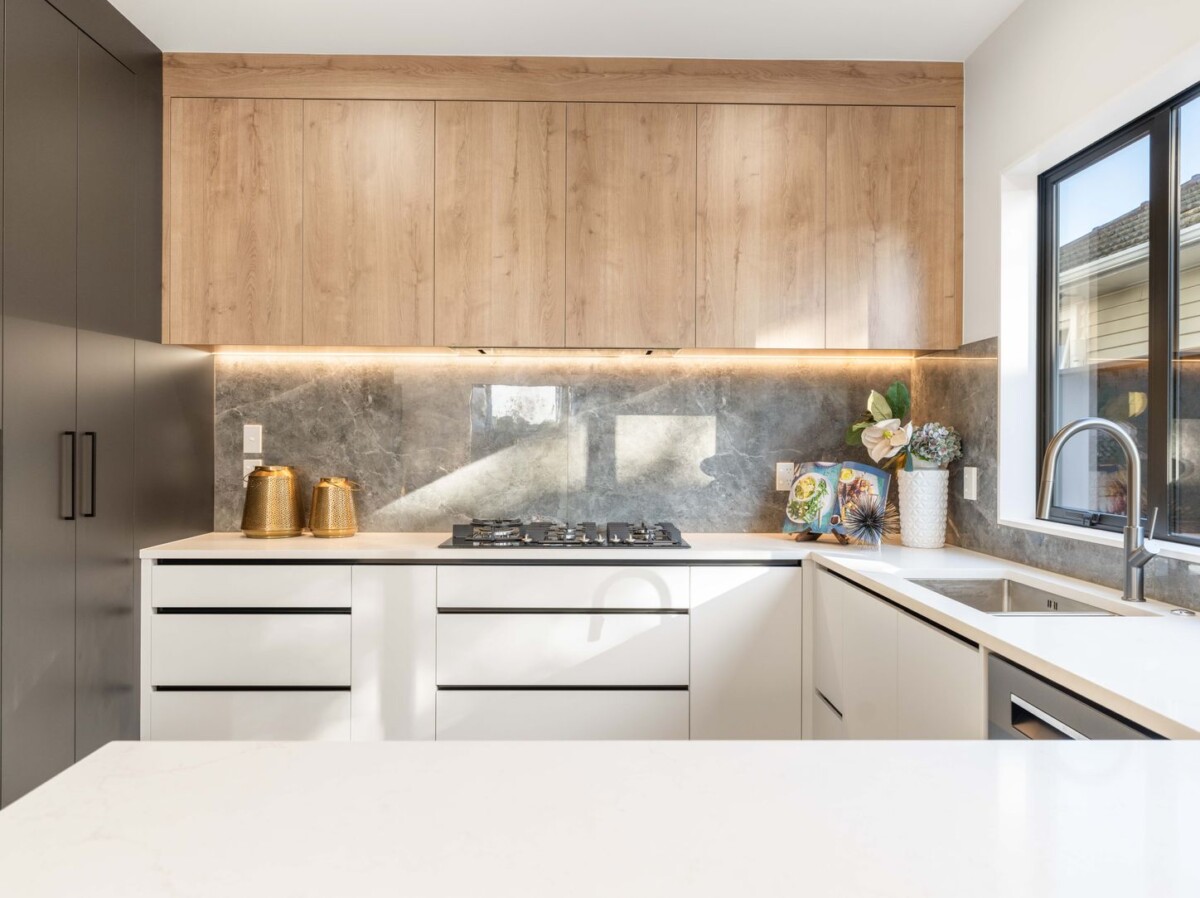 213m2 Brandnew 5 beds 4.5 baths home with garage on 262m2 section, less than a minute from Matipo School, Te Atatu Peninsula Park just moments away. New World, the library, and local amenities are close by, 71A Matipo Road, Te Atatu Peninsula, Auckland